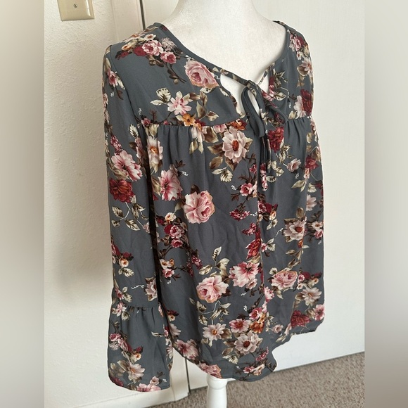 Entro floral womens size small gray roses ruffle accent boho peasant Blouse - Picture 2 of 8
